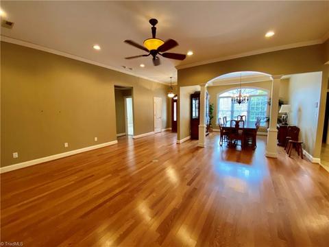 8 Paddock Ln, Thomasville, NC 27360 photo 4