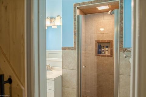 813 Oakview Rd, High Point, NC 27265 photo 17