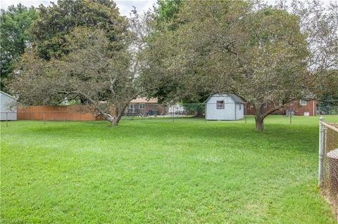 813 Oakview Rd, High Point, NC 27265 photo 2