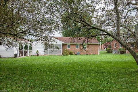 813 Oakview Rd, High Point, NC 27265 photo 3