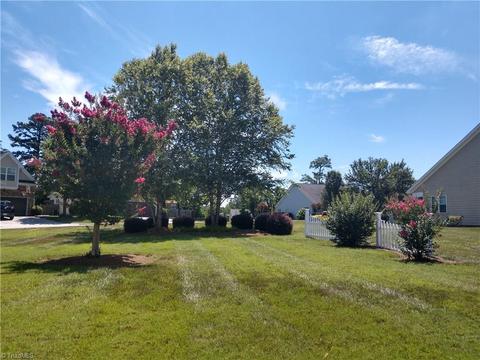 4525 Treebark Ln, High Point, NC 27265 photo 3