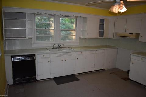 119 E Robin Rd, Elkin, NC 28621 photo 8