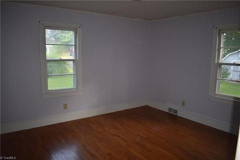 119 E Robin Rd, Elkin, NC 28621 photo 10