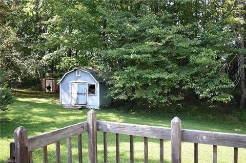 119 E Robin Rd, Elkin, NC 28621 photo 4