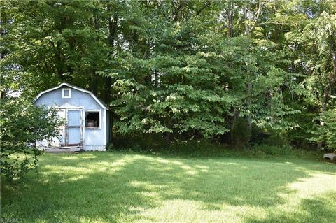 119 E Robin Rd, Elkin, NC 28621 photo 3
