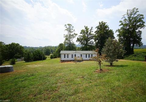 6930 Vashti Rd, Hiddenite, NC 28636 photo 2