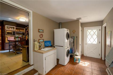 926 Croyden St, High Point, NC 27262 photo 9