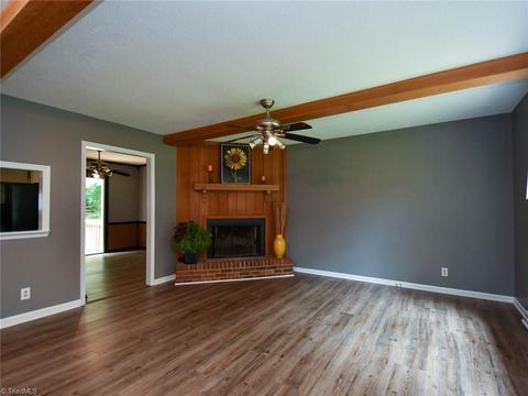 322 Lyons Dr, Clemmons, NC 27012 photo 2