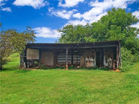 935 Caves Mill Rd, Dobson, NC 27017 photo 4