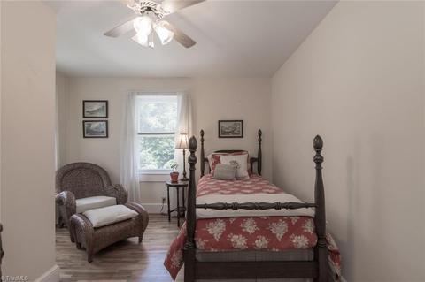 647 W Main St, Elkin, NC 28621 photo 10