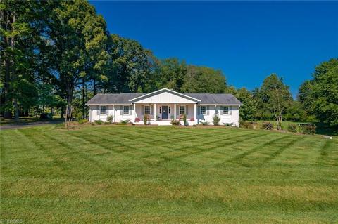 216 Pilot View Dr, King, NC 27021 photo 2