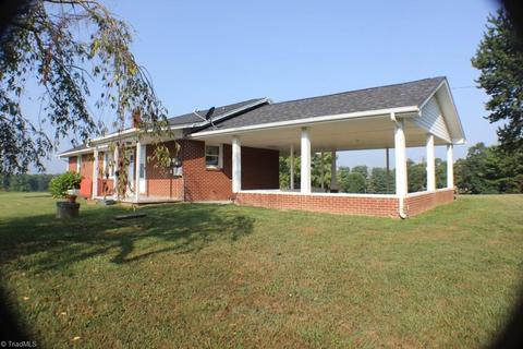 471 Haystack Rd, Mount Airy, NC 27030 photo 3