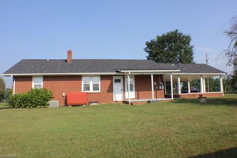 471 Haystack Rd, Mount Airy, NC 27030 photo 4