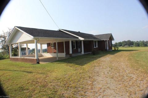 471 Haystack Rd, Mount Airy, NC 27030 photo 2