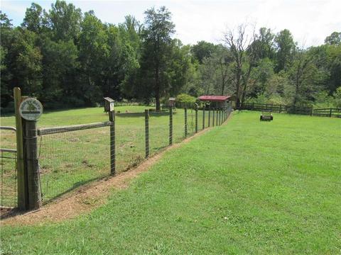 917 Meadowbrook Dr, King, NC 27021 photo 5