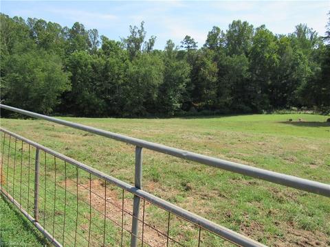917 Meadowbrook Dr, King, NC 27021 photo 6