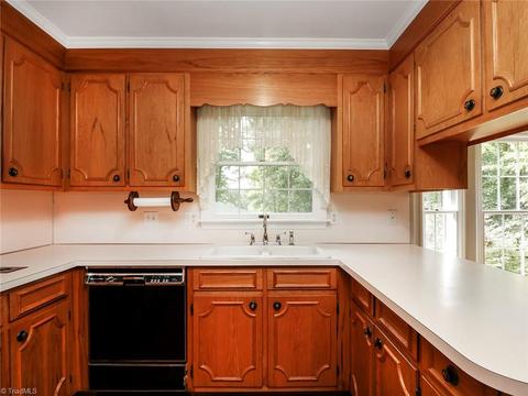 1505 Coventry Rd, High Point, NC 27262 photo 8