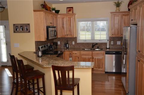 360 Mountain View Rd, King, NC 27021 photo 2