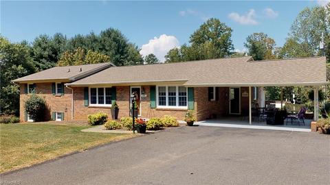 565 Armstrong Rd, Pilot Mountain, NC 27041 photo 1