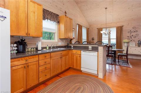 331 Doe Run, Purlear, NC 28665 photo 10