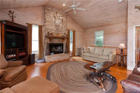 331 Doe Run, Purlear, NC 28665 photo 7