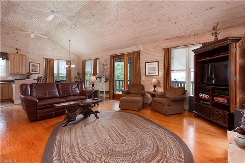 331 Doe Run, Purlear, NC 28665 photo 6