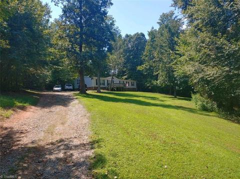 6481 Eagle Landing Dr, Trinity, NC 27370 photo 2