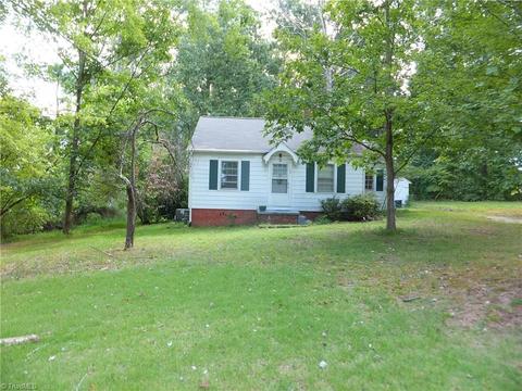 2304 Hickswood Rd, High Point, NC 27265 photo 1