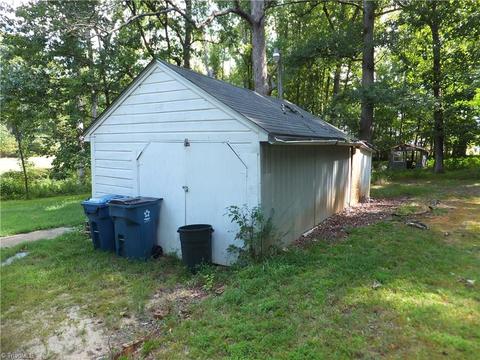 2304 Hickswood Rd, High Point, NC 27265 photo 4