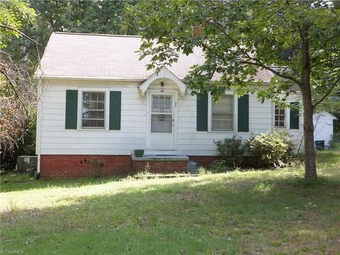 2304 Hickswood Rd, High Point, NC 27265 photo 2