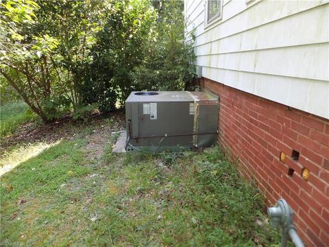 2304 Hickswood Rd, High Point, NC 27265 photo 3