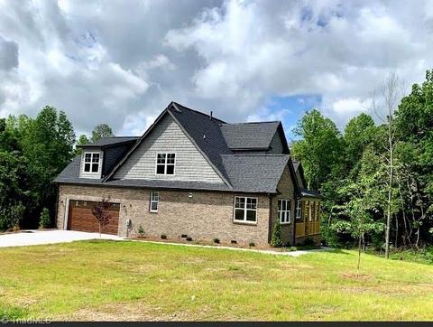 202 Flagstone Dr, King, NC 27021 photo 4