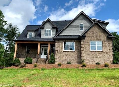 202 Flagstone Dr, King, NC 27021 photo 1