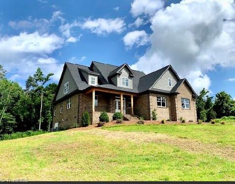 202 Flagstone Dr, King, NC 27021 photo 3