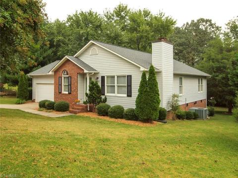 2622 Northfork Ter, High Point, NC 27265 photo 3