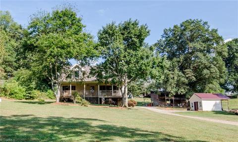 7061 Vashti Rd, Hiddenite, NC 28636 photo 3