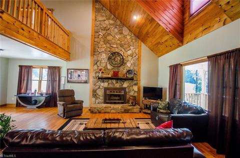 7061 Vashti Rd, Hiddenite, NC 28636 photo 4