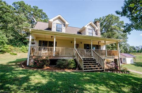 7061 Vashti Rd, Hiddenite, NC 28636 photo 1