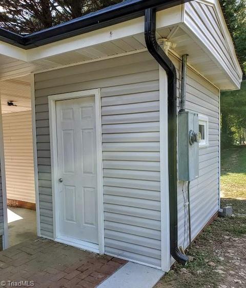 703 Manor Dr, High Point, NC 27260 photo 28