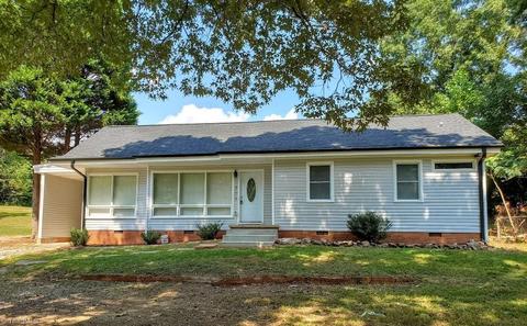 703 Manor Dr, High Point, NC 27260 photo 2