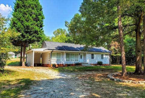 703 Manor Dr, High Point, NC 27260 photo 1