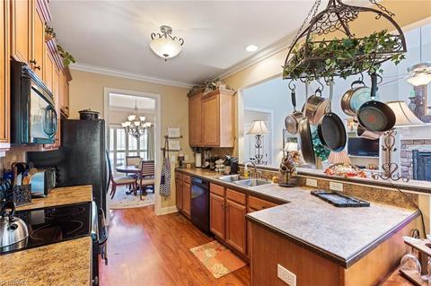 912 Chestnut Dr, High Point, NC 27262 photo 11
