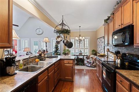 912 Chestnut Dr, High Point, NC 27262 photo 10