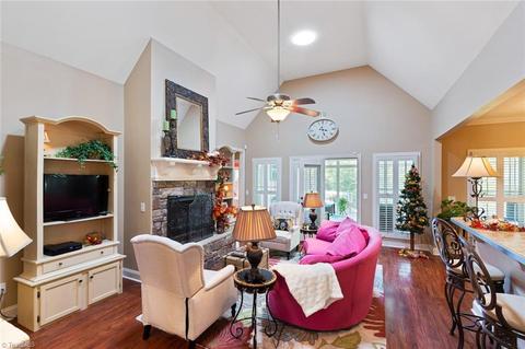 912 Chestnut Dr, High Point, NC 27262 photo 6