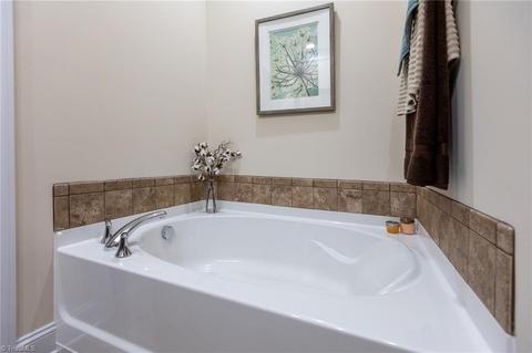 664 Nikyle Cir, High Point, NC 27265 photo 8
