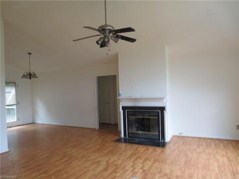 623 Williamsburg Ter, High Point, NC 27262 photo 2