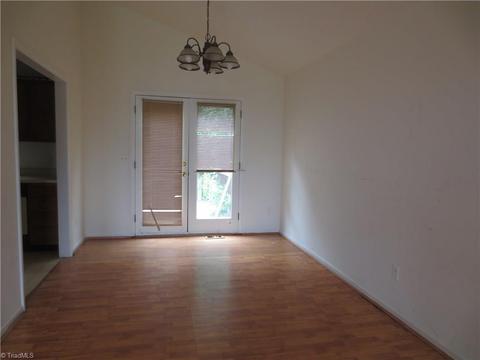 623 Williamsburg Ter, High Point, NC 27262 photo 3