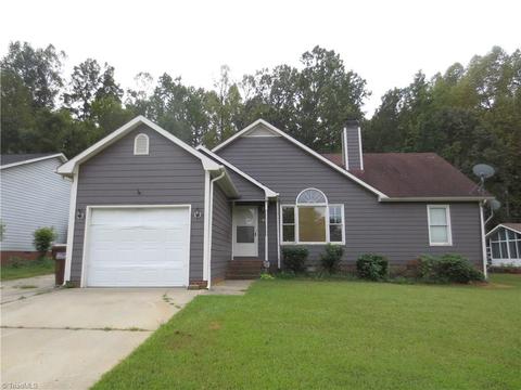 623 Williamsburg Ter, High Point, NC 27262 photo 1