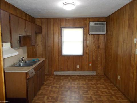 304 Earle Pl, High Point, NC 27265 photo 6