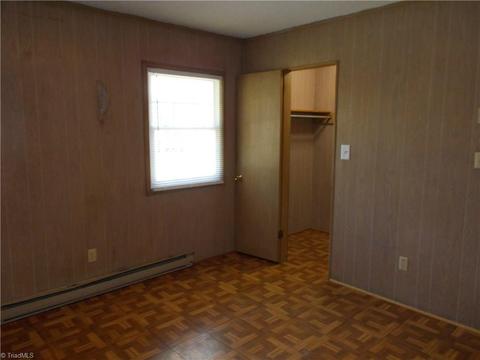 304 Earle Pl, High Point, NC 27265 photo 9
